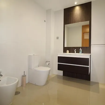 Modern In Vale Rebelho Apartment