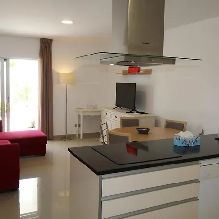 Modern In Vale Rebelho *