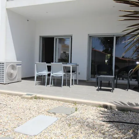 Modern In Vale Rebelho